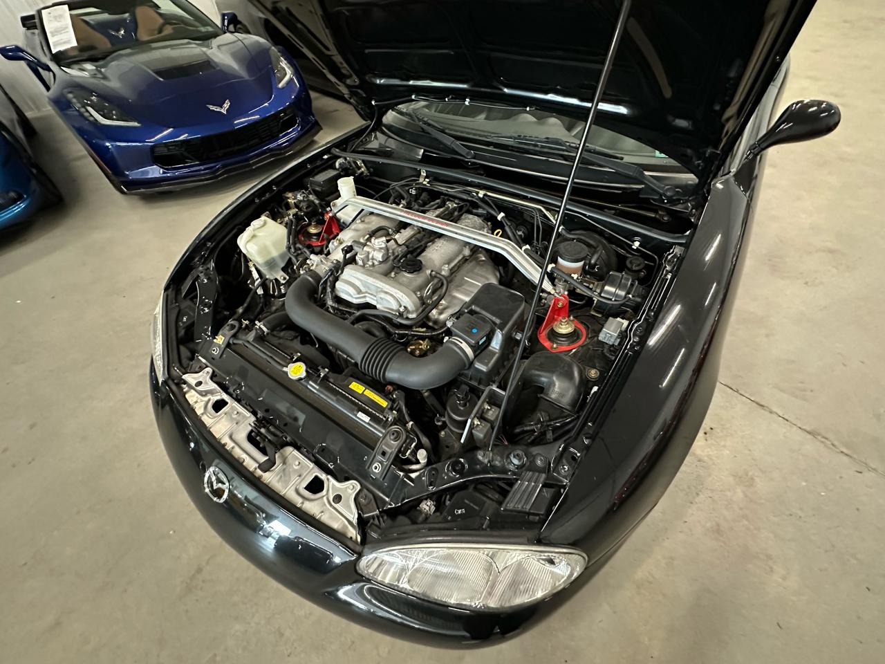 Mazda MX-5 Miata 2dr Conv Cloth 5-Spd Manual 2002