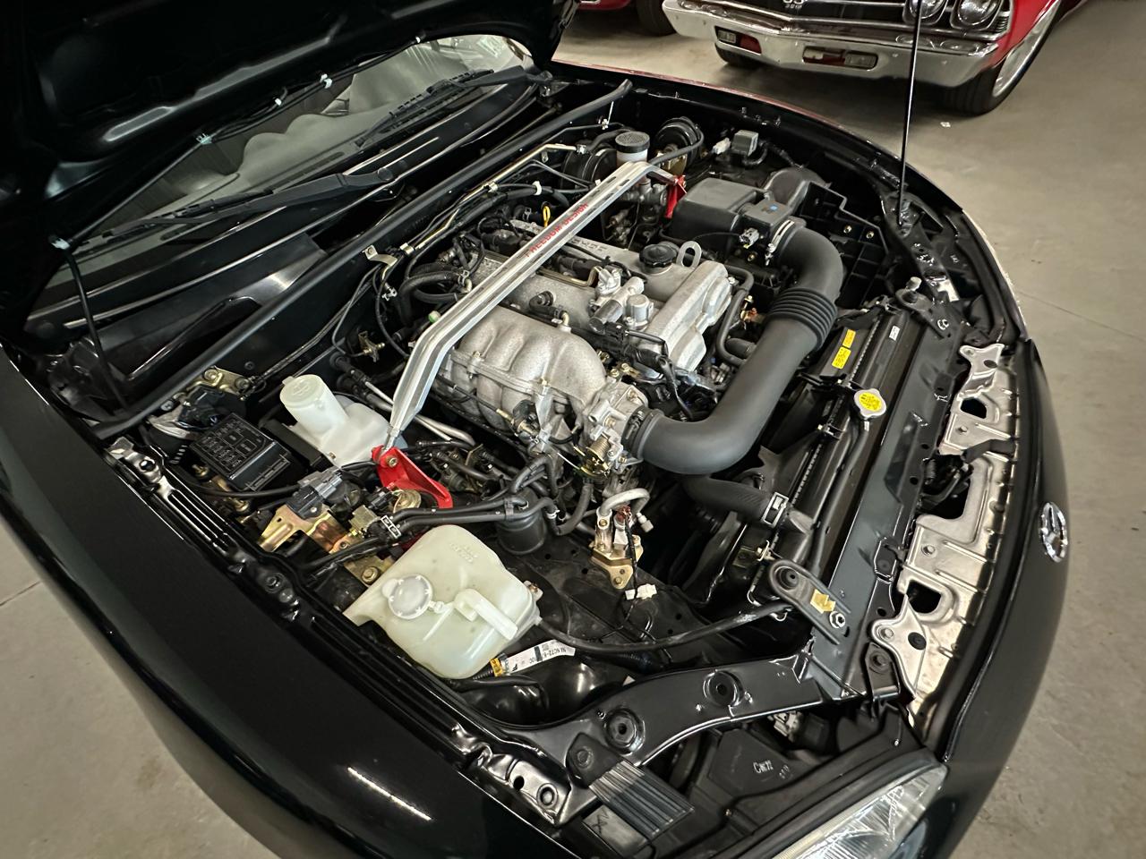 Mazda MX-5 Miata 2dr Conv Cloth 5-Spd Manual 2002