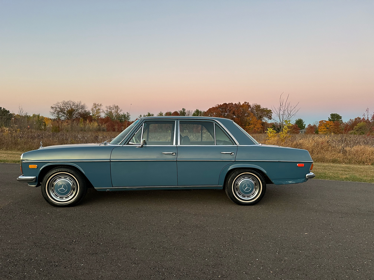 Mercedes-Benz 230-Class  1969