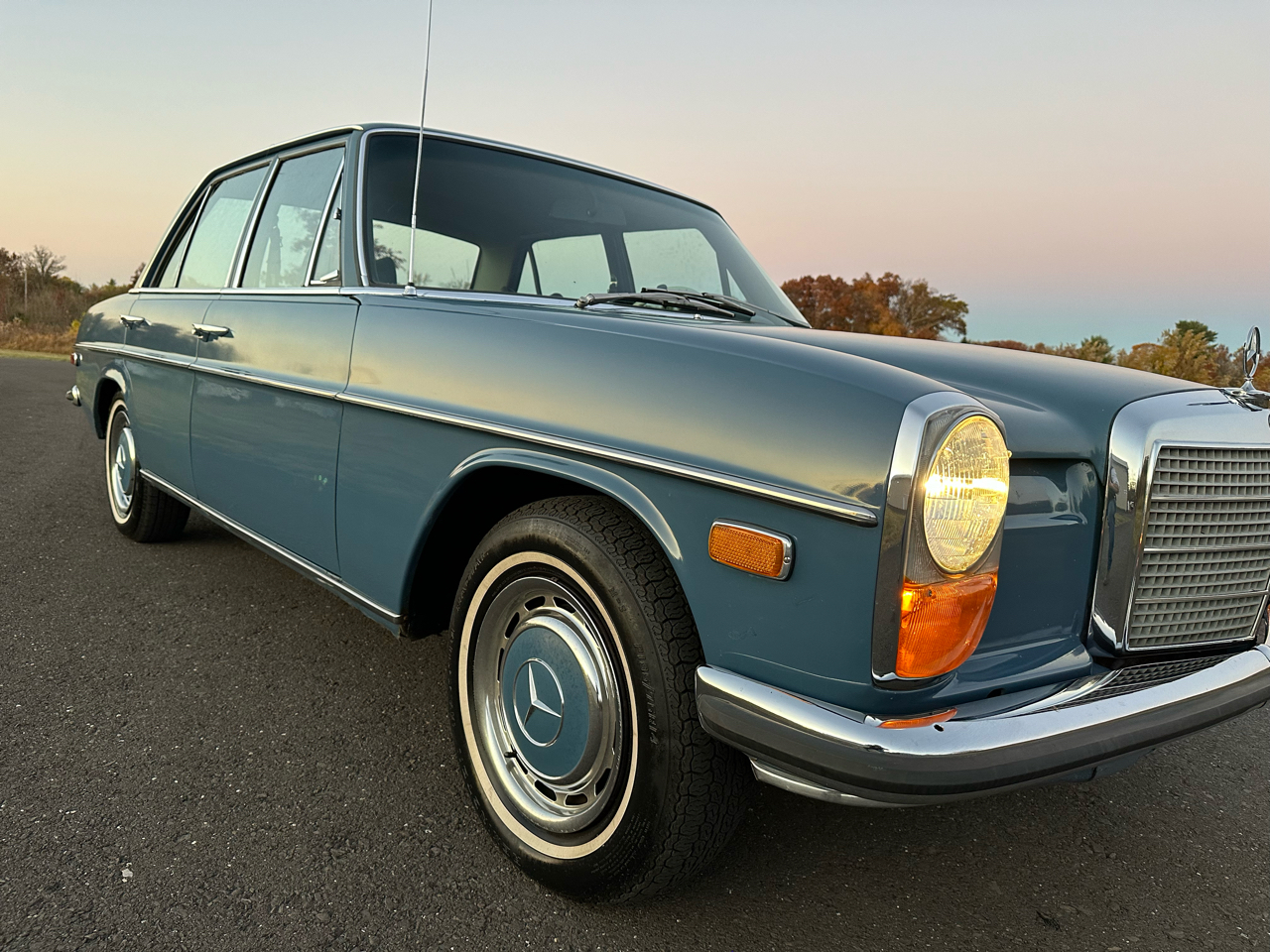 Mercedes-Benz 230-Class  1969