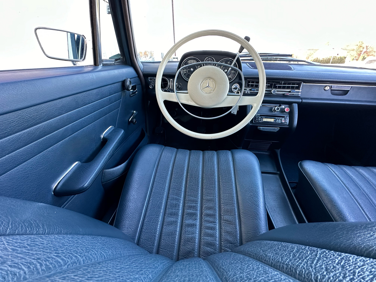 Mercedes-Benz 230-Class  1969