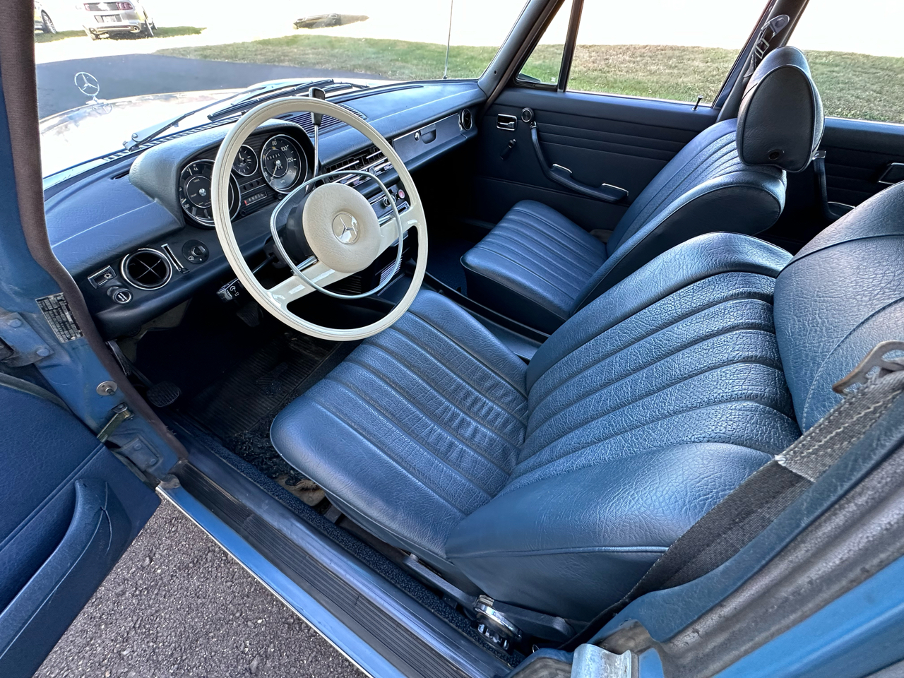 Mercedes-Benz 230-Class  1969