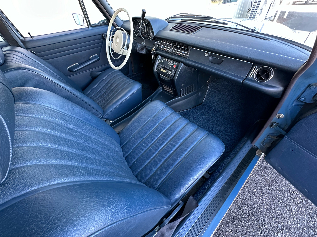 Mercedes-Benz 230-Class  1969