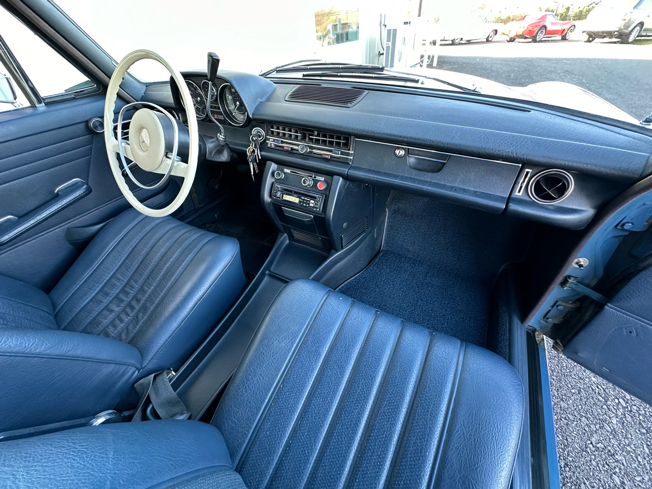 Mercedes-Benz 230-Class  1969