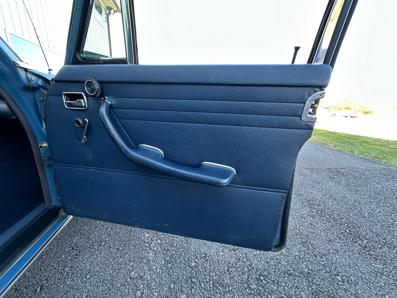 Mercedes-Benz 230-Class  1969