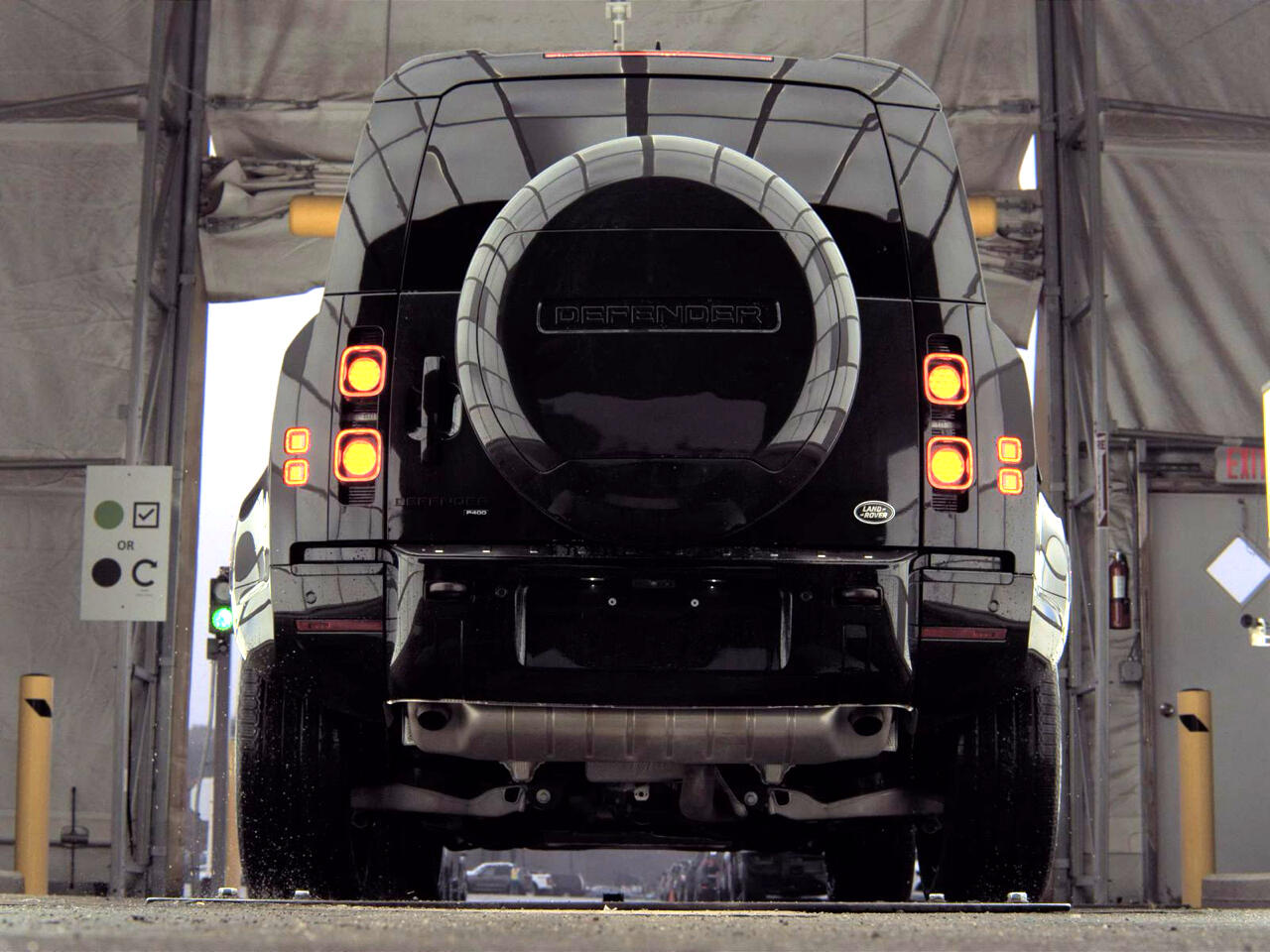 Land Rover Defender 110 X-Dynamic SE AWD 2023