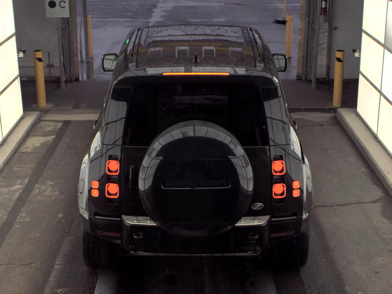 Land Rover Defender 110 X-Dynamic SE AWD 2023