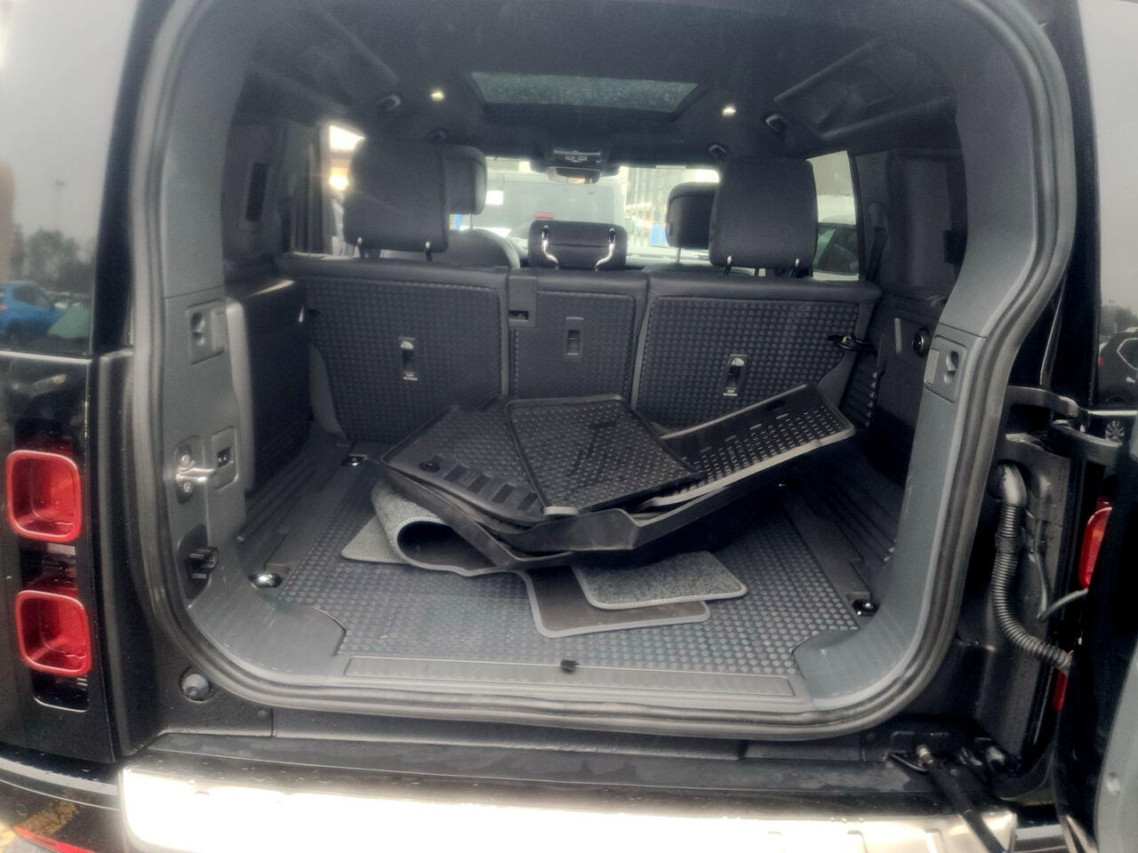 Land Rover Defender 110 X-Dynamic SE AWD 2023