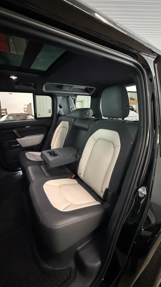Land Rover Defender 110 X-Dynamic SE AWD 2023