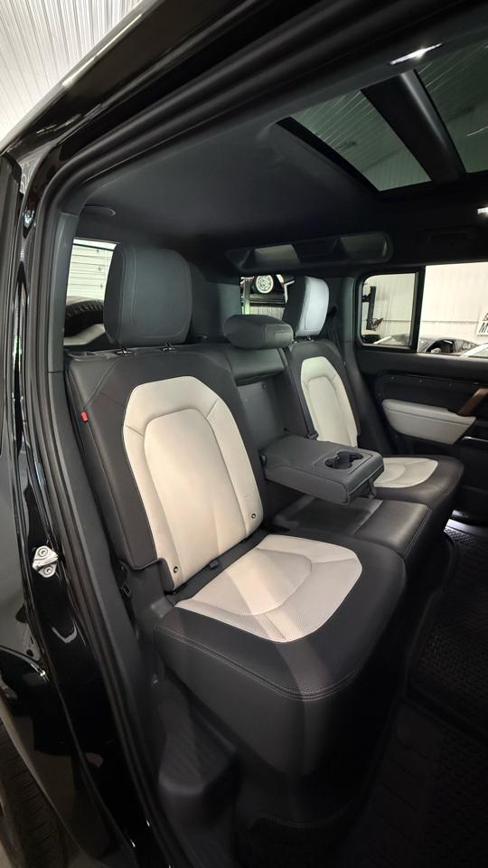 Land Rover Defender 110 X-Dynamic SE AWD 2023