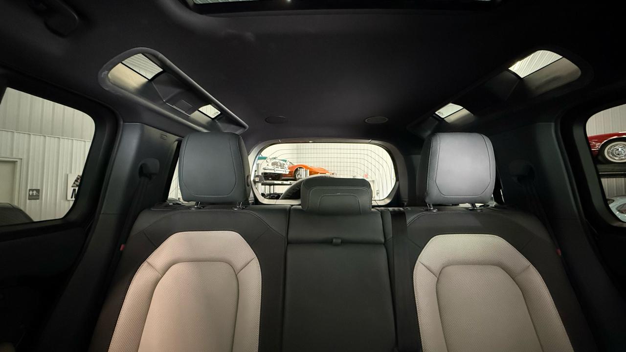 Land Rover Defender 110 X-Dynamic SE AWD 2023