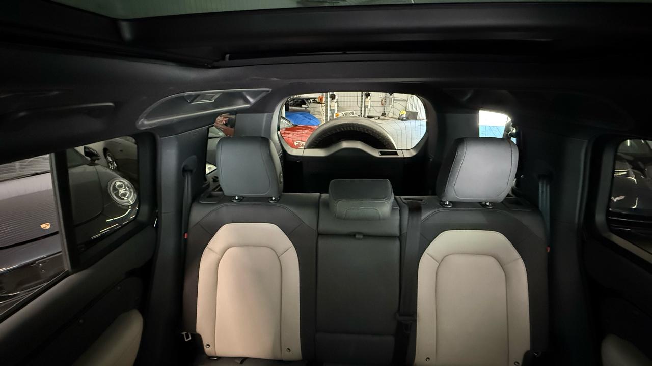 Land Rover Defender 110 X-Dynamic SE AWD 2023