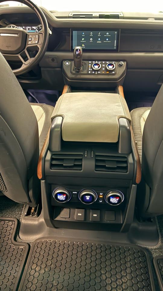 Land Rover Defender 110 X-Dynamic SE AWD 2023