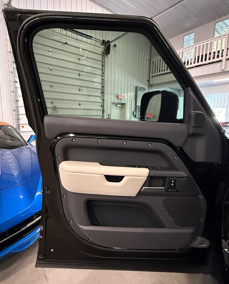Land Rover Defender 110 X-Dynamic SE AWD 2023