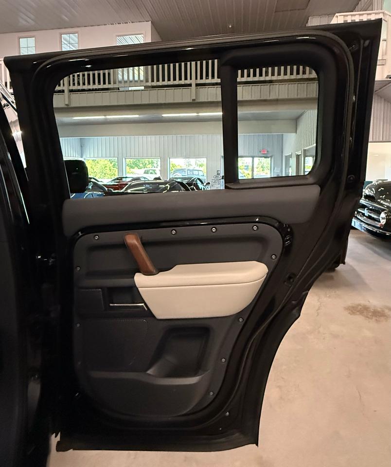Land Rover Defender 110 X-Dynamic SE AWD 2023