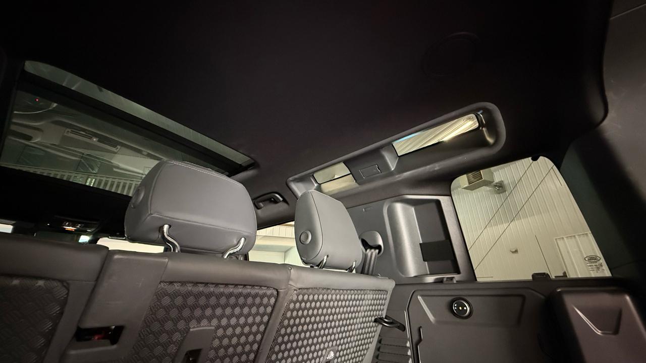 Land Rover Defender 110 X-Dynamic SE AWD 2023
