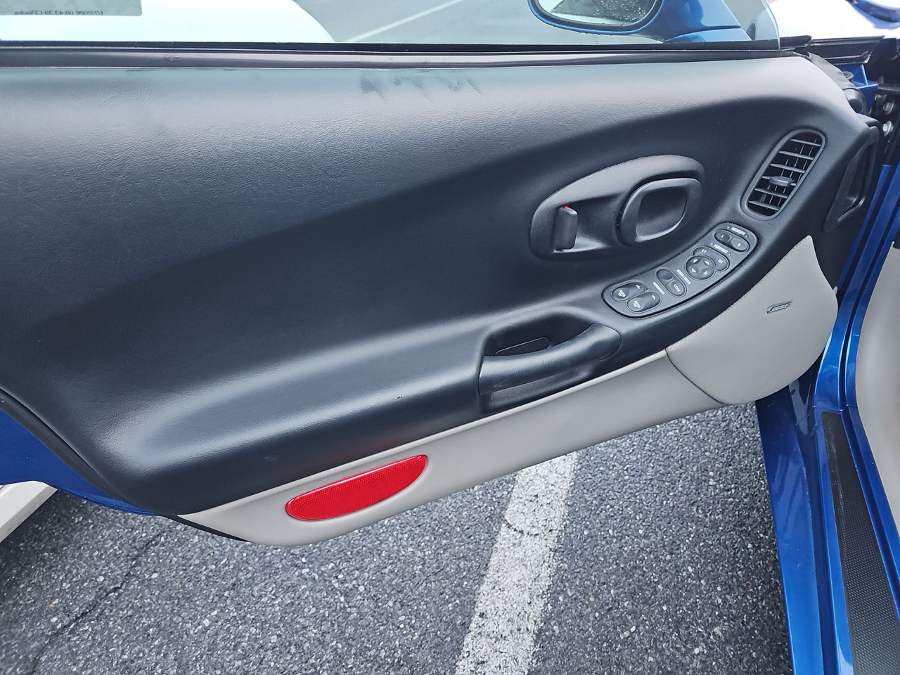 Chevrolet Corvette 2dr Convertible 2002