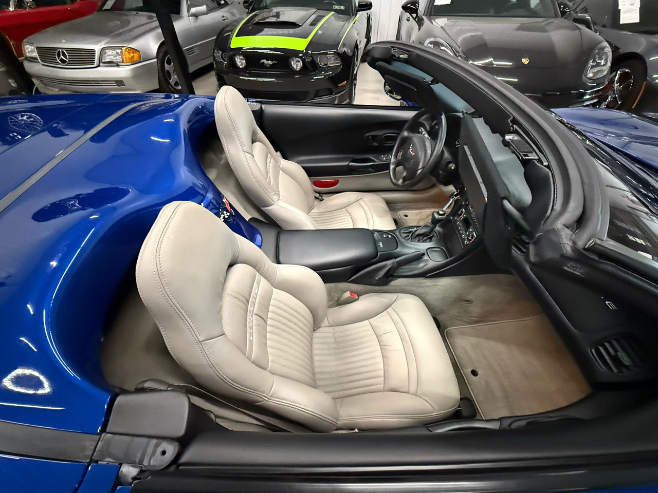 Chevrolet Corvette 2dr Convertible 2002