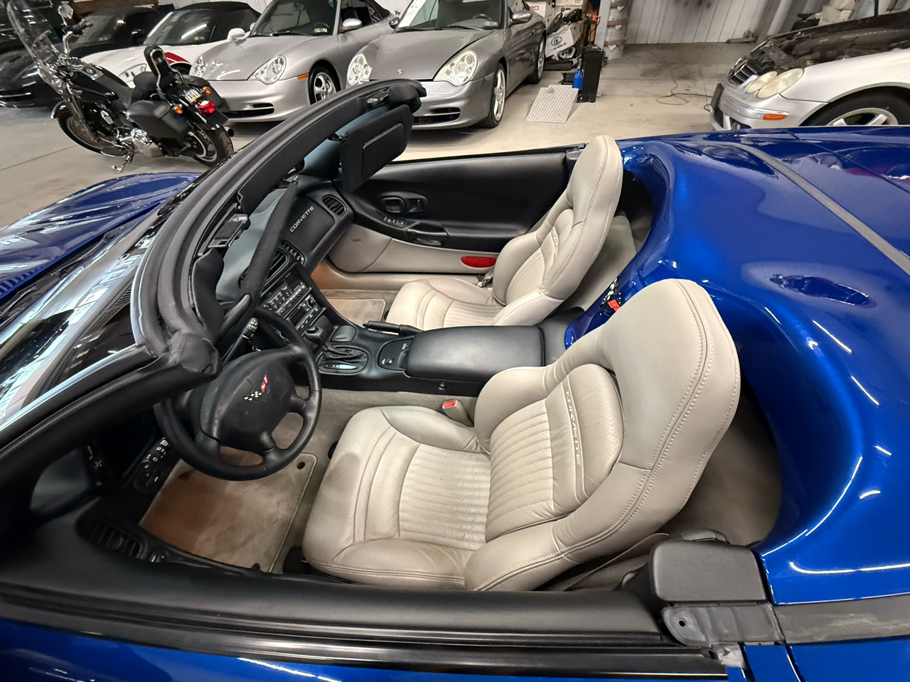 Chevrolet Corvette 2dr Convertible 2002