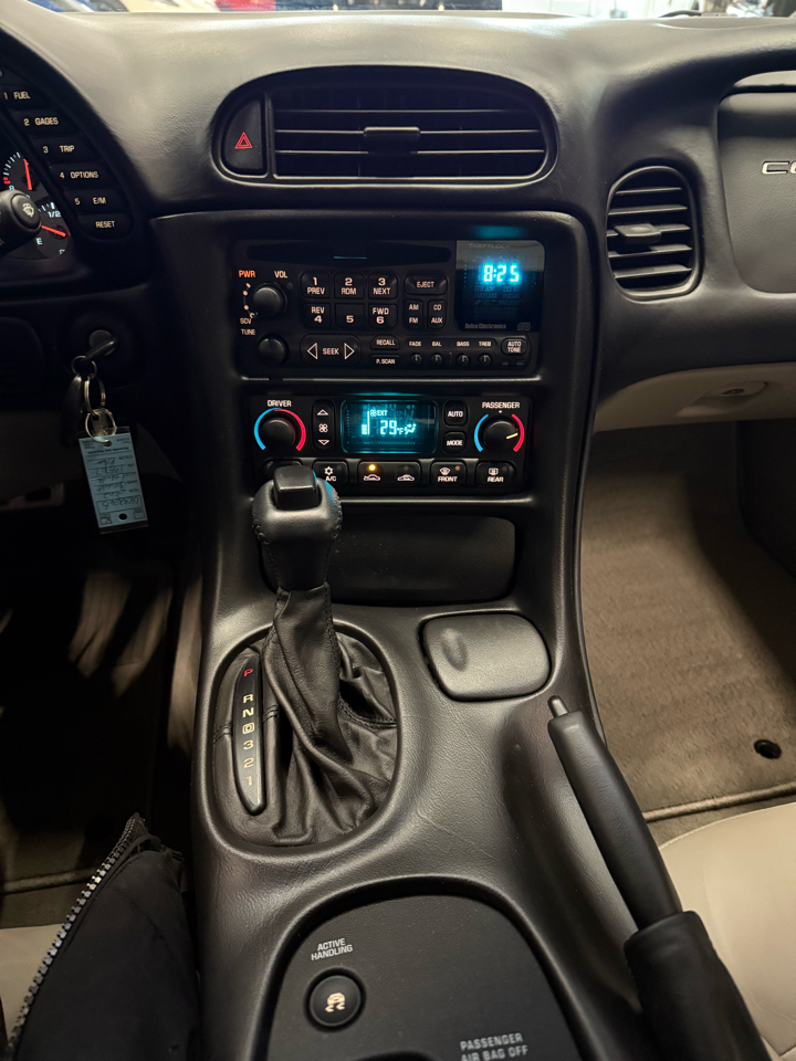 Chevrolet Corvette 2dr Convertible 2002