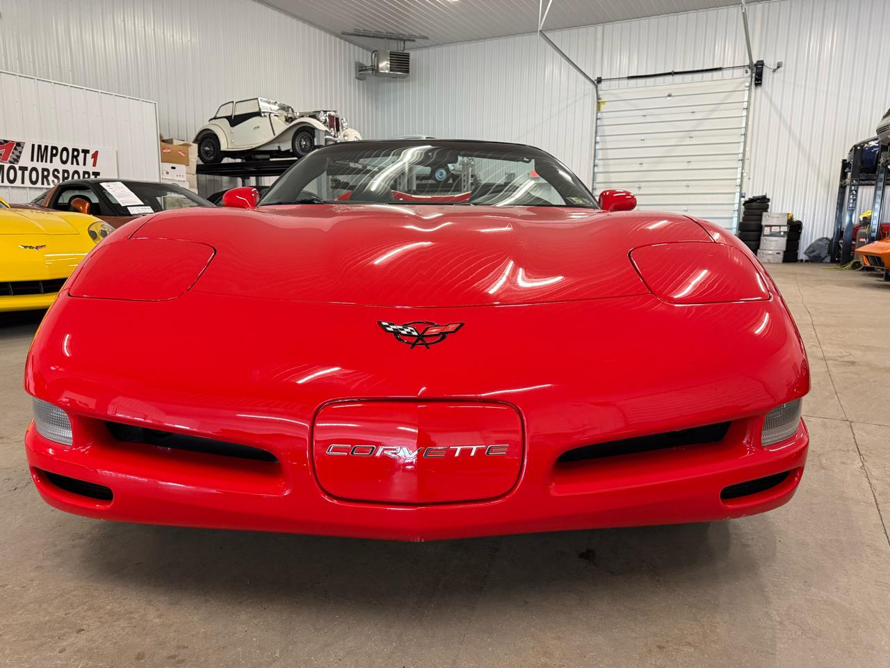 Chevrolet Corvette 2dr Convertible 2004