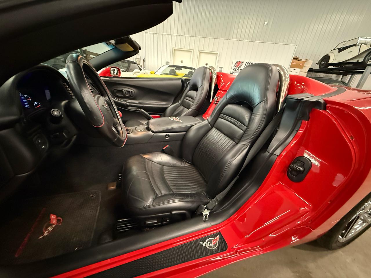 Chevrolet Corvette 2dr Convertible 2004