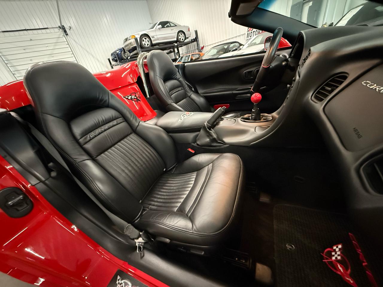 Chevrolet Corvette 2dr Convertible 2004