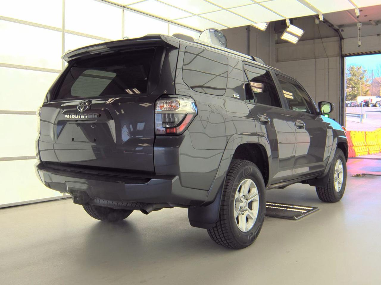 Toyota 4Runner SR5 4WD (Natl) 2021