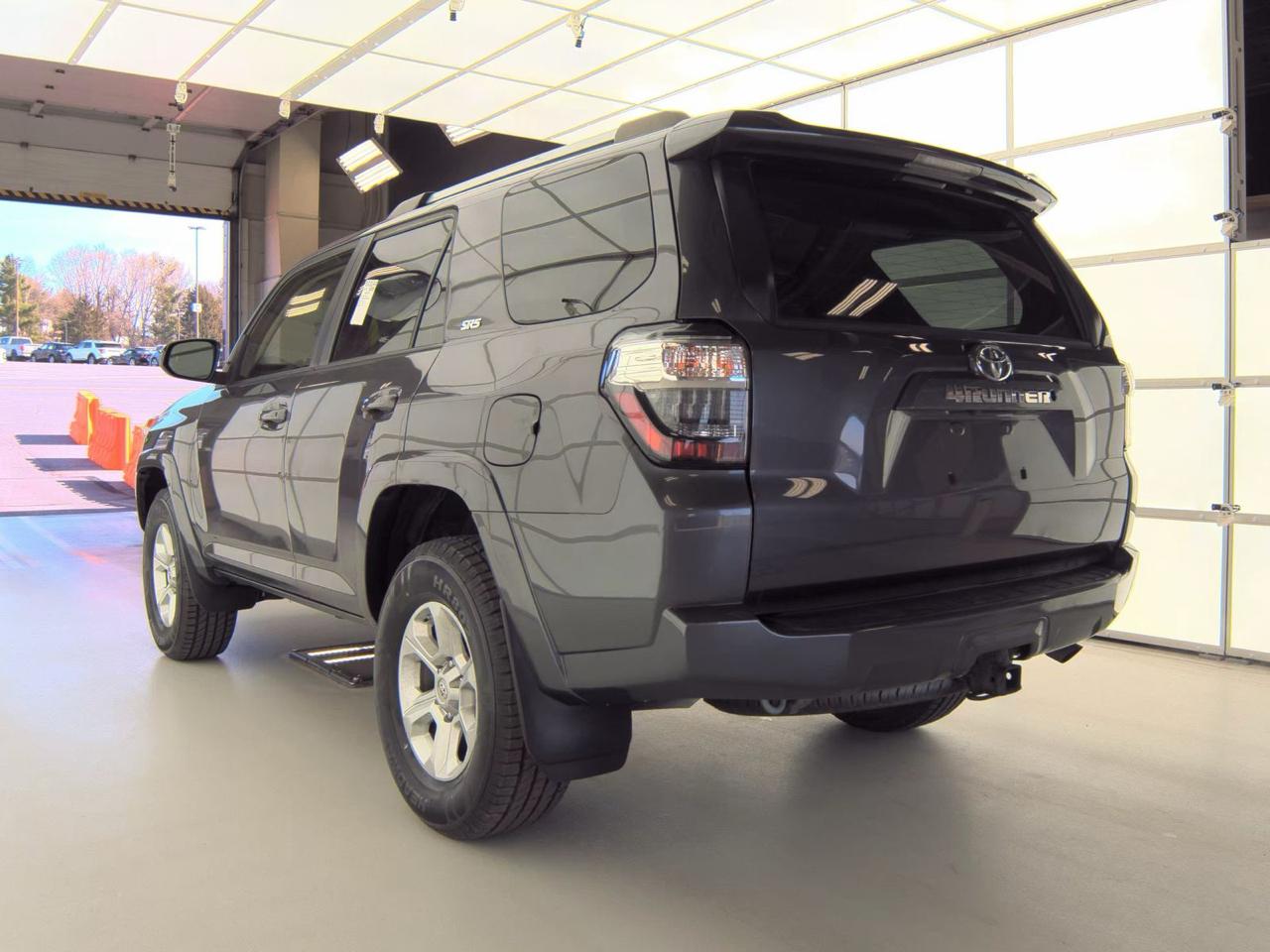 Toyota 4Runner SR5 4WD (Natl) 2021