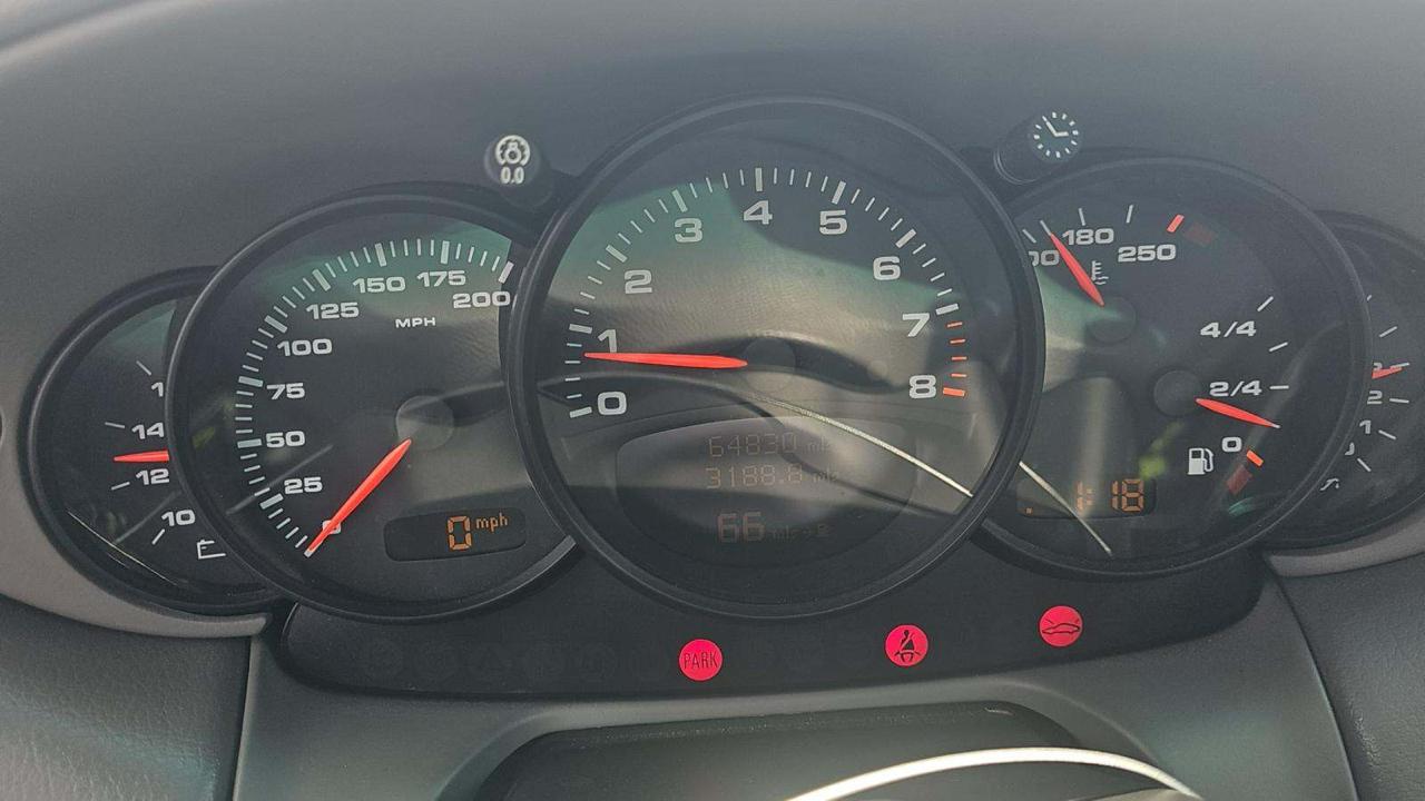 Porsche 911 Carrera 2dr Carrera Targa 6-Spd Manual 2002