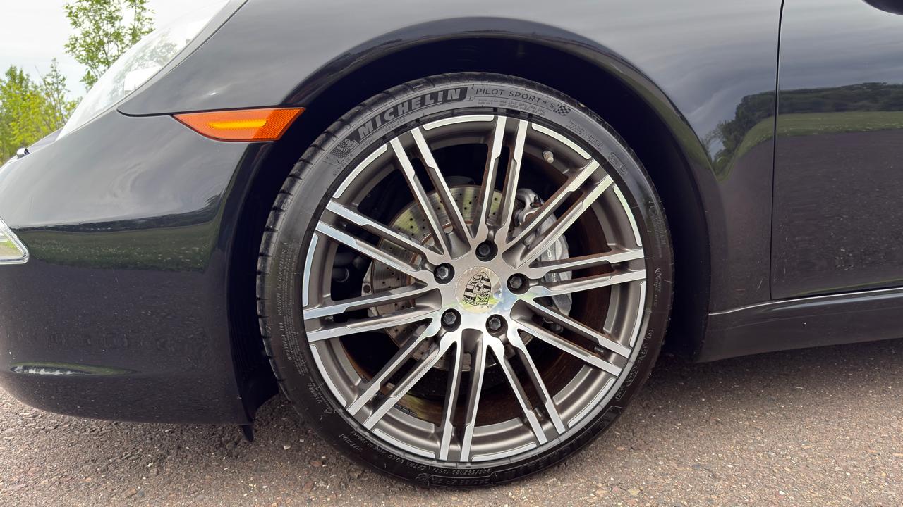 Porsche 911 2dr Cpe Carrera Black Edition 2016