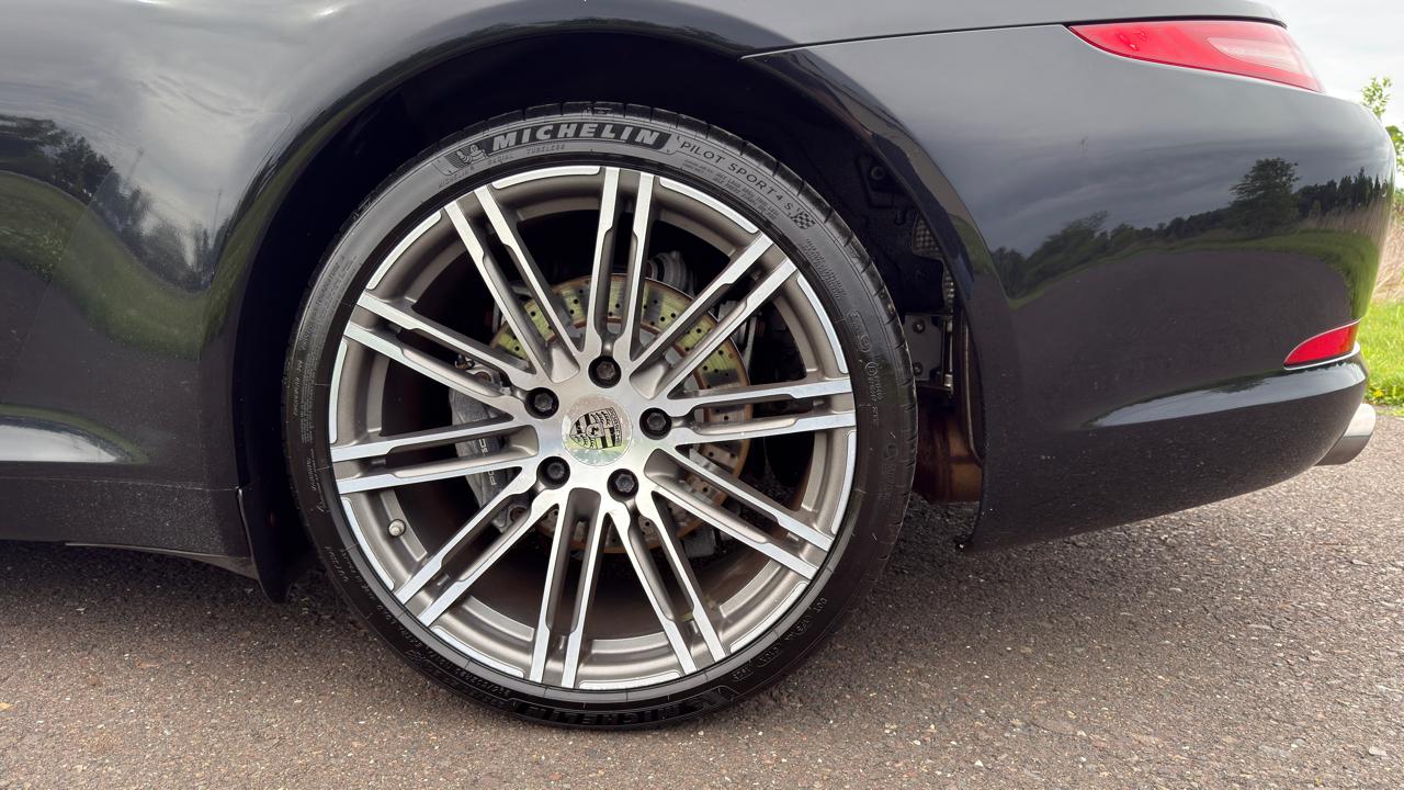 Porsche 911 2dr Cpe Carrera Black Edition 2016