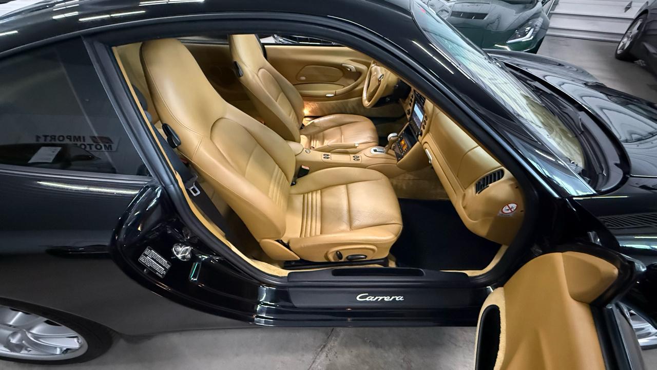Porsche 911 Carrera  2003