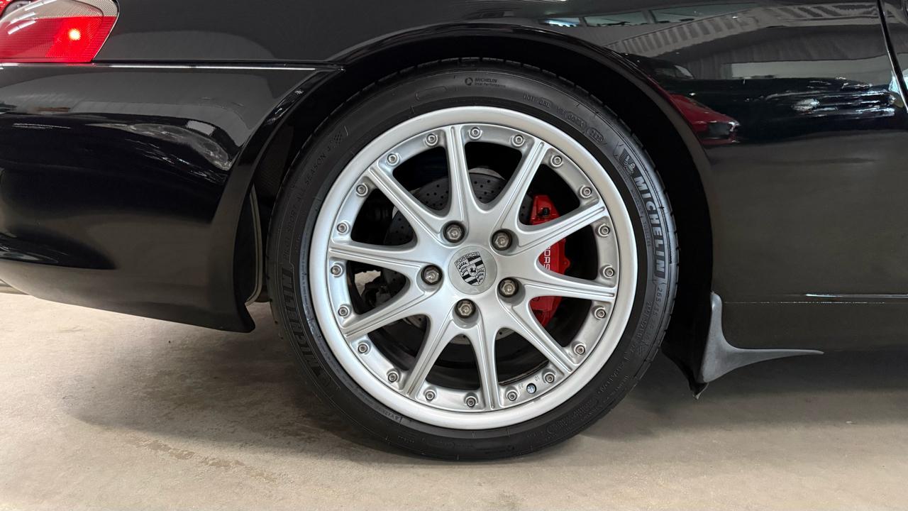 Porsche 911 Carrera  2003