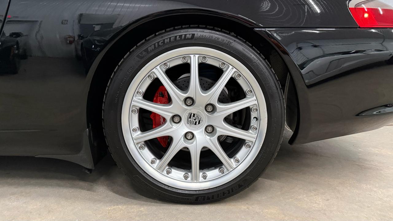 Porsche 911 Carrera  2003
