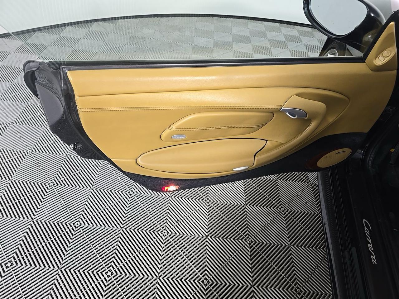 Porsche 911 Carrera 2dr Carrera Cabriolet Tiptronic 2003