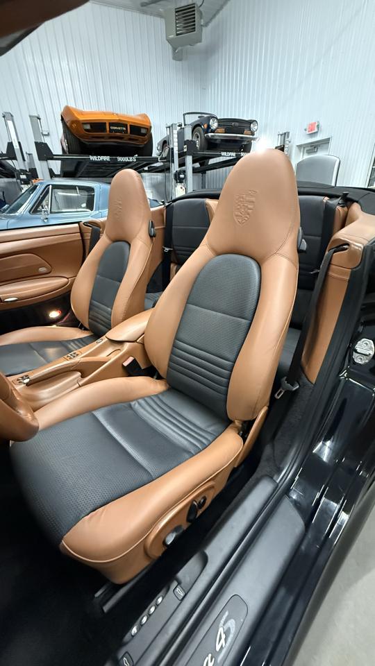 Porsche 911 2dr Cabriolet Carrera 4S 2004