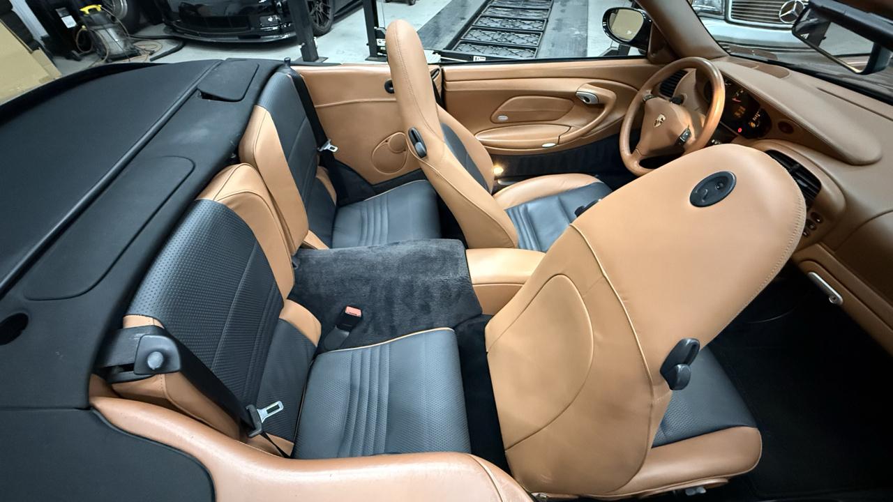 Porsche 911 2dr Cabriolet Carrera 4S 2004