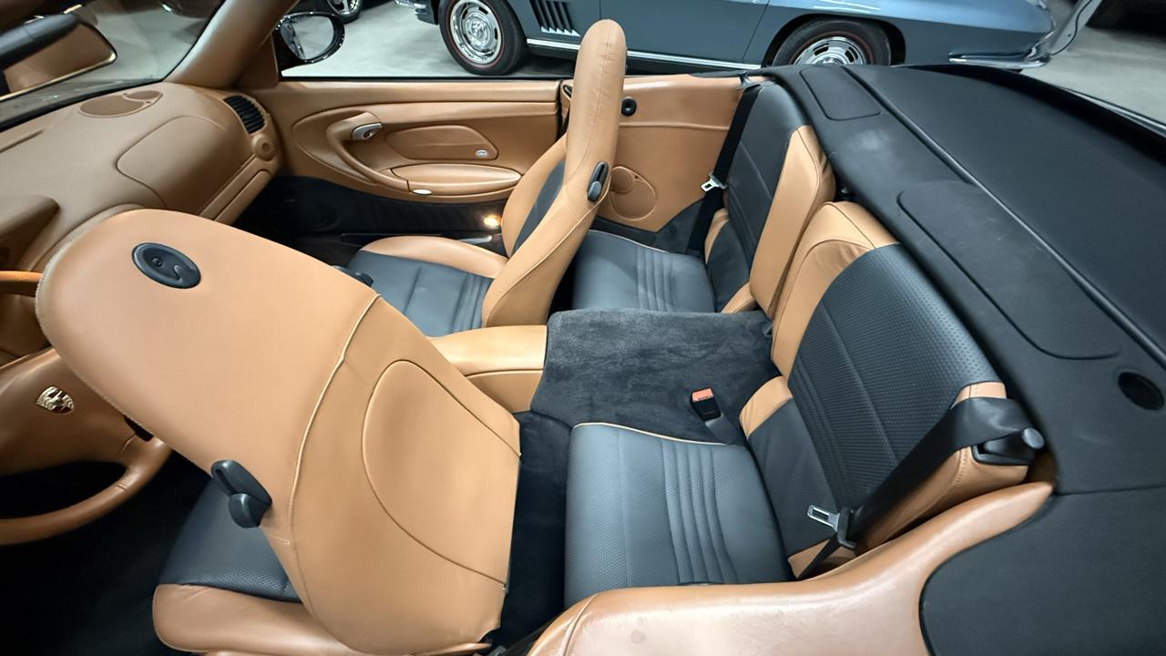 Porsche 911 2dr Cabriolet Carrera 4S 2004