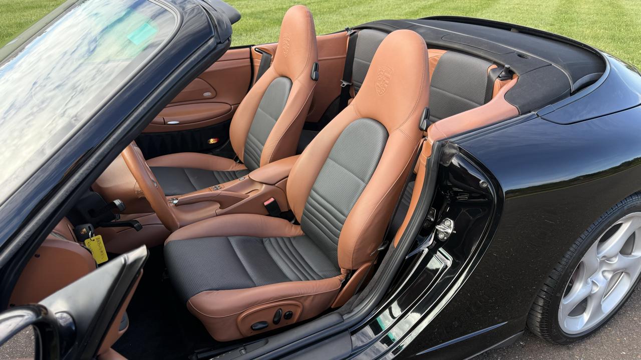Porsche 911 2dr Cabriolet Carrera 4S 2004