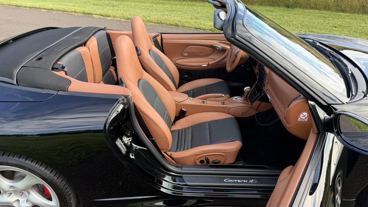 Porsche 911 2dr Cabriolet Carrera 4S 2004
