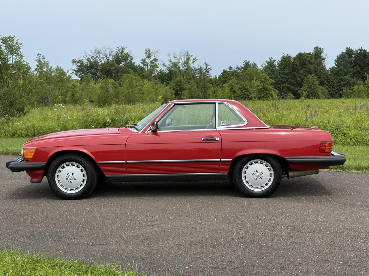 Mercedes-Benz 560 Series 2dr Roadster 560SL 1988