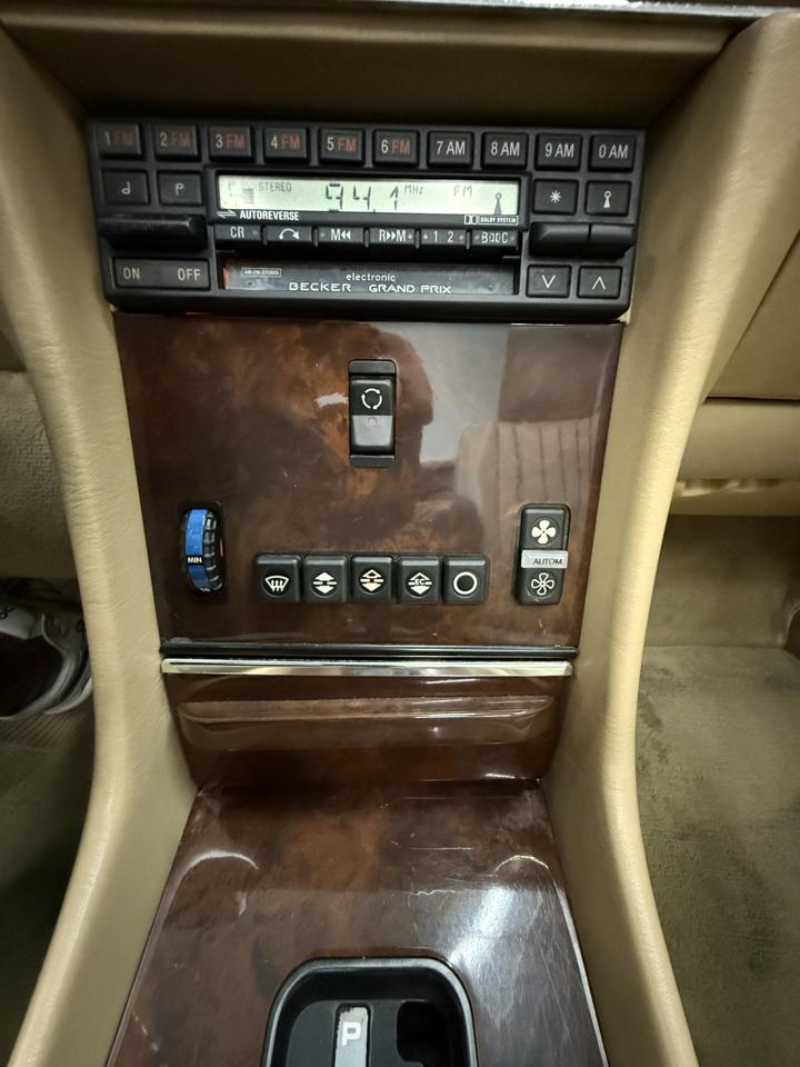 Mercedes-Benz 560 Series 2dr Roadster 560SL 1988