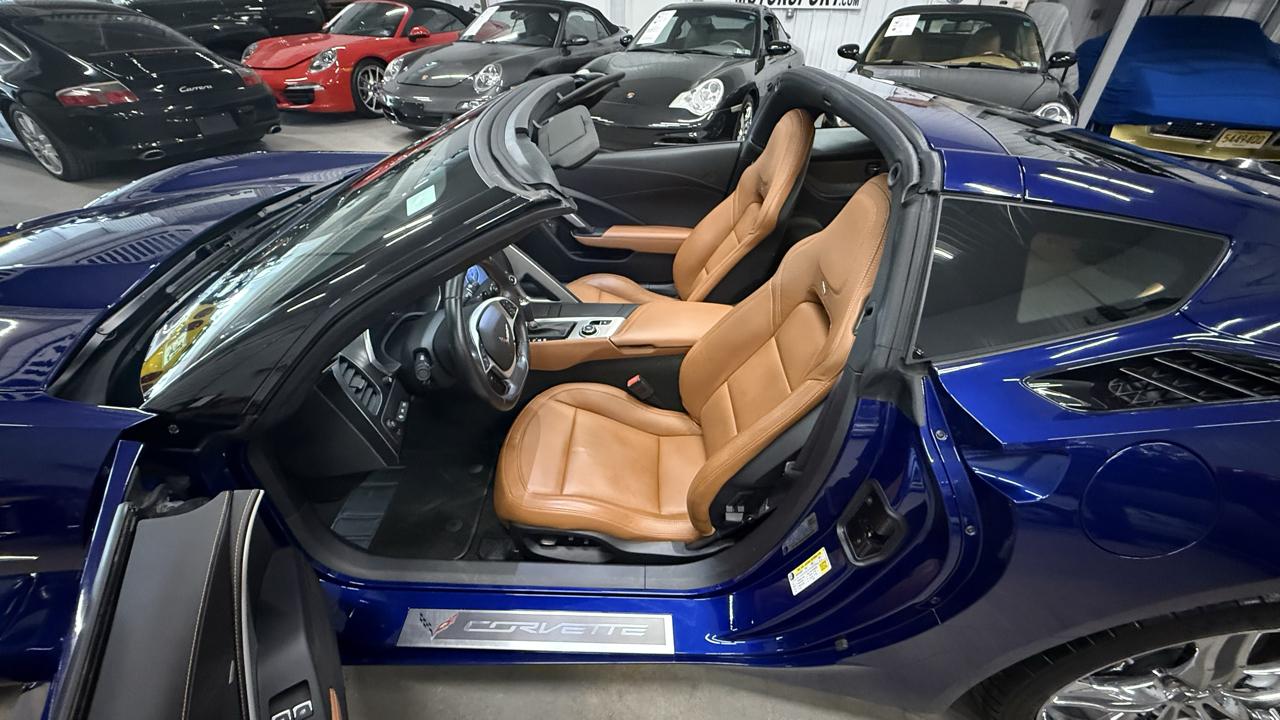Chevrolet Corvette 2dr Stingray Cpe w/2LT 2017