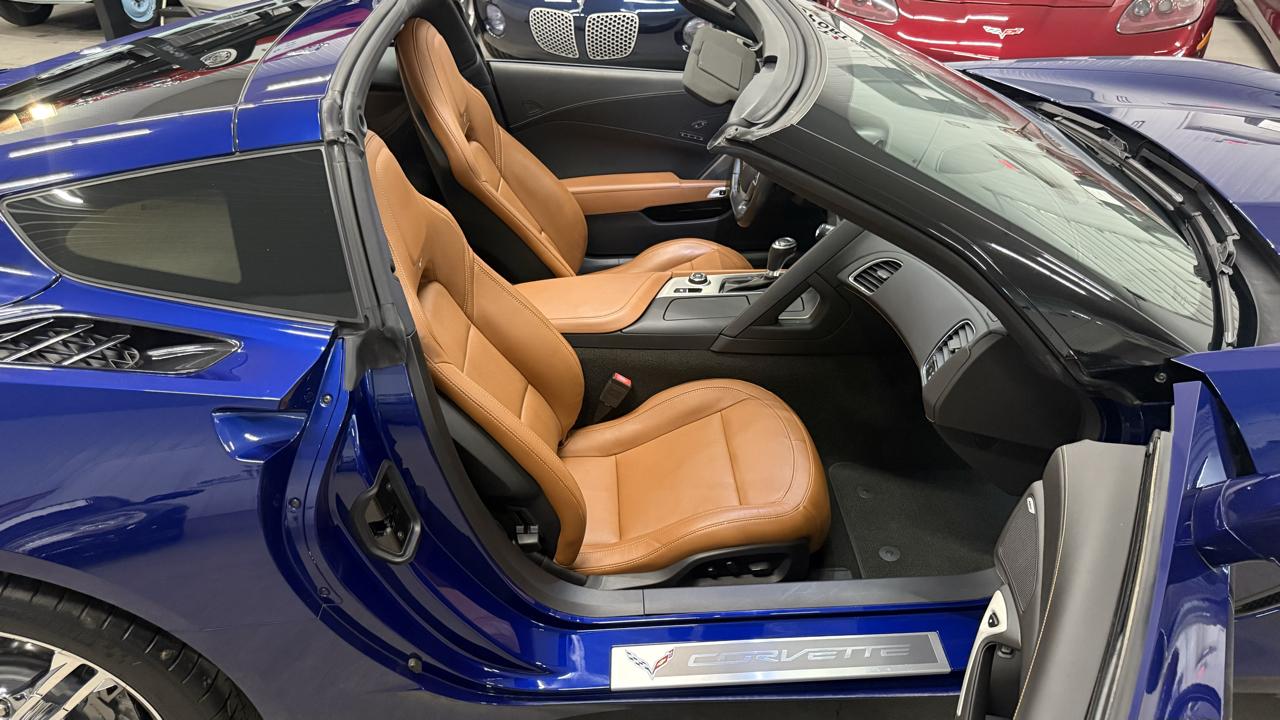 Chevrolet Corvette 2dr Stingray Cpe w/2LT 2017