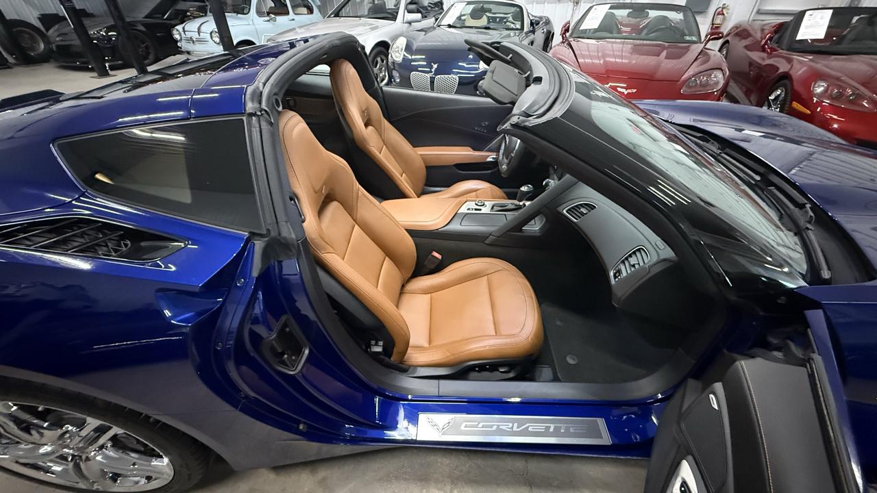 Chevrolet Corvette 2dr Stingray Cpe w/2LT 2017