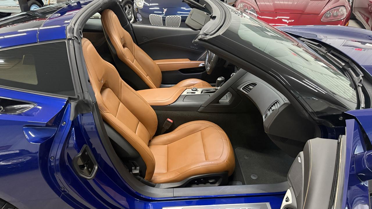 Chevrolet Corvette 2dr Stingray Cpe w/2LT 2017
