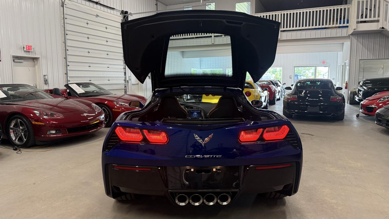 Chevrolet Corvette 2dr Stingray Cpe w/2LT 2017
