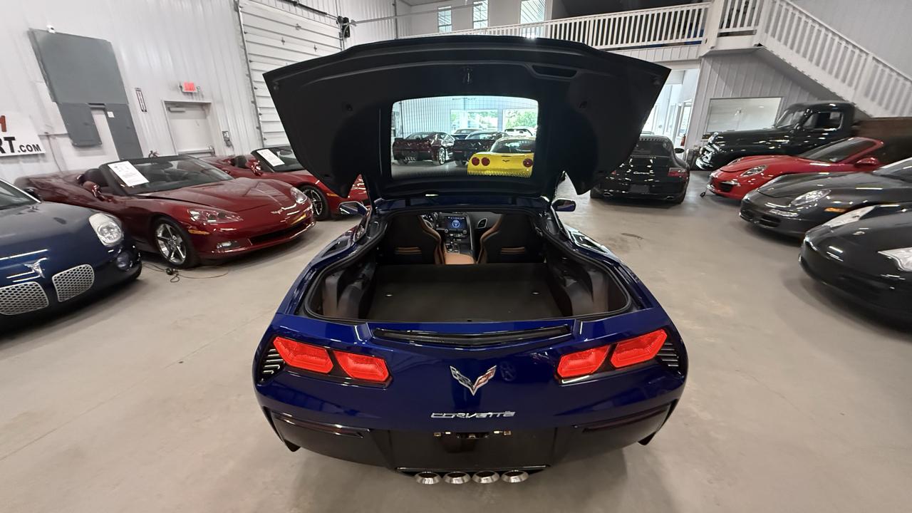 Chevrolet Corvette 2dr Stingray Cpe w/2LT 2017