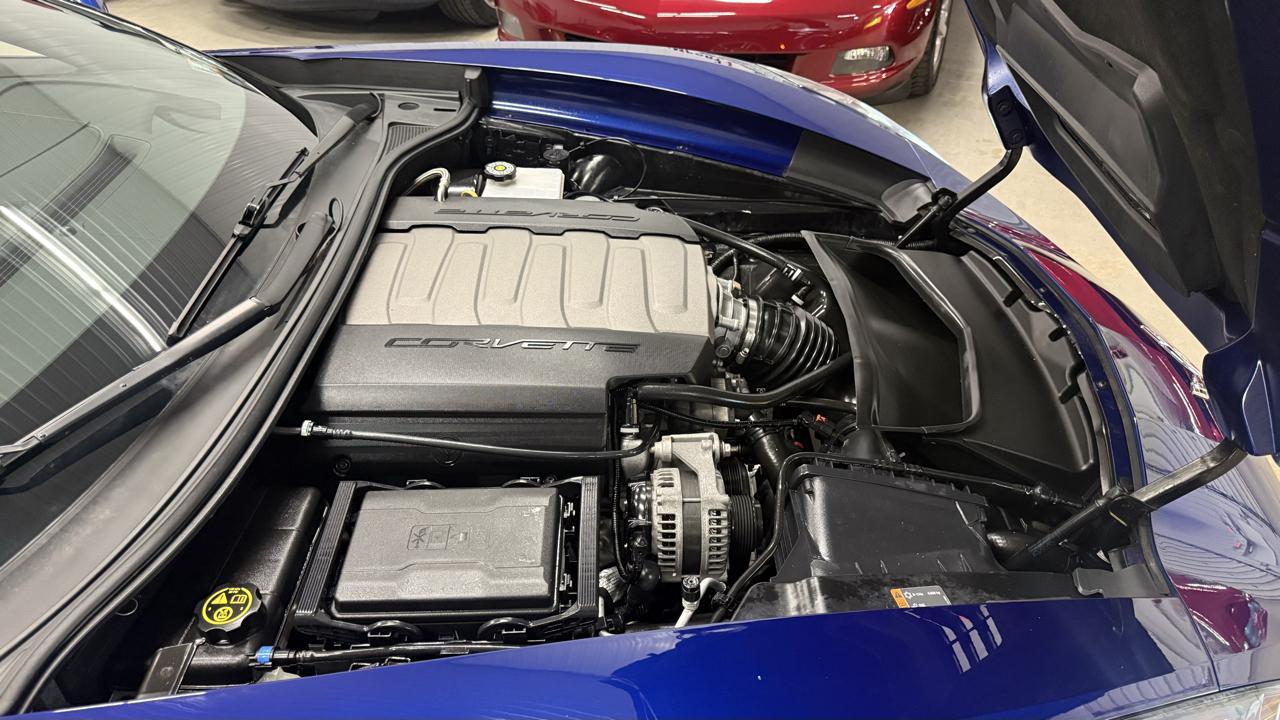 Chevrolet Corvette 2dr Stingray Cpe w/2LT 2017